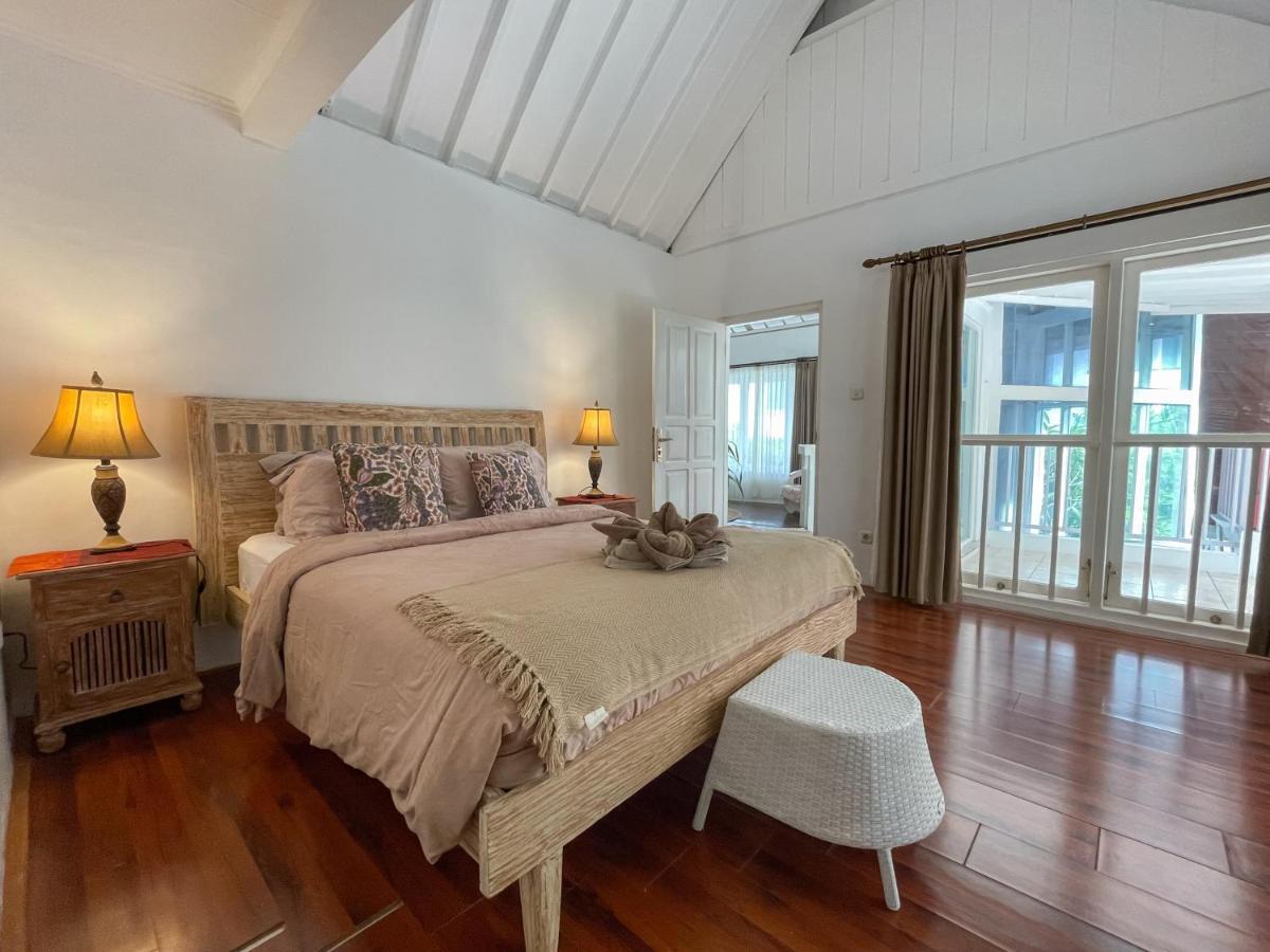 Villa Putih - Canggu beach house 150m Berawa beach Bagian luar foto