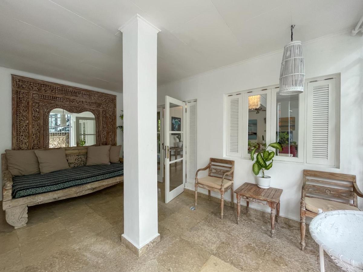 Villa Putih - Canggu beach house 150m Berawa beach Bagian luar foto