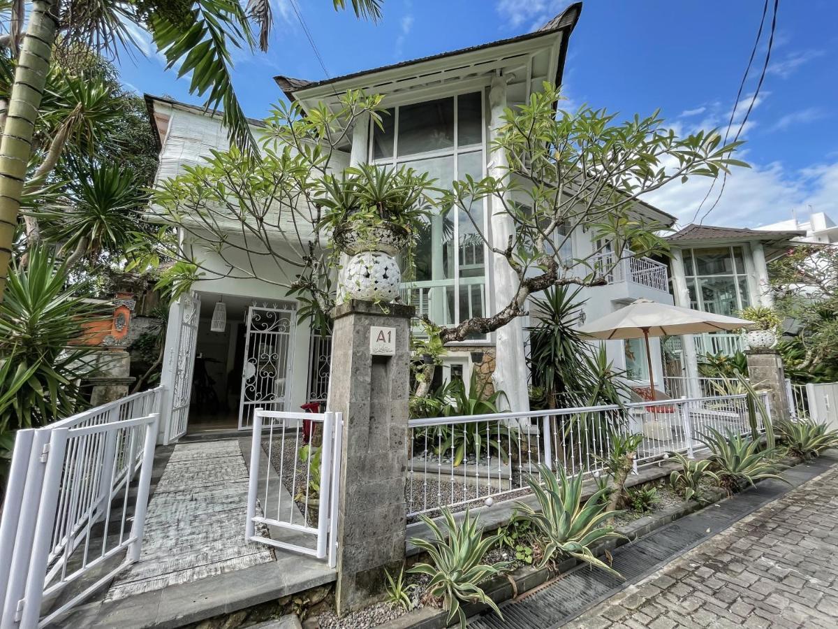 Villa Putih - Canggu beach house 150m Berawa beach Bagian luar foto