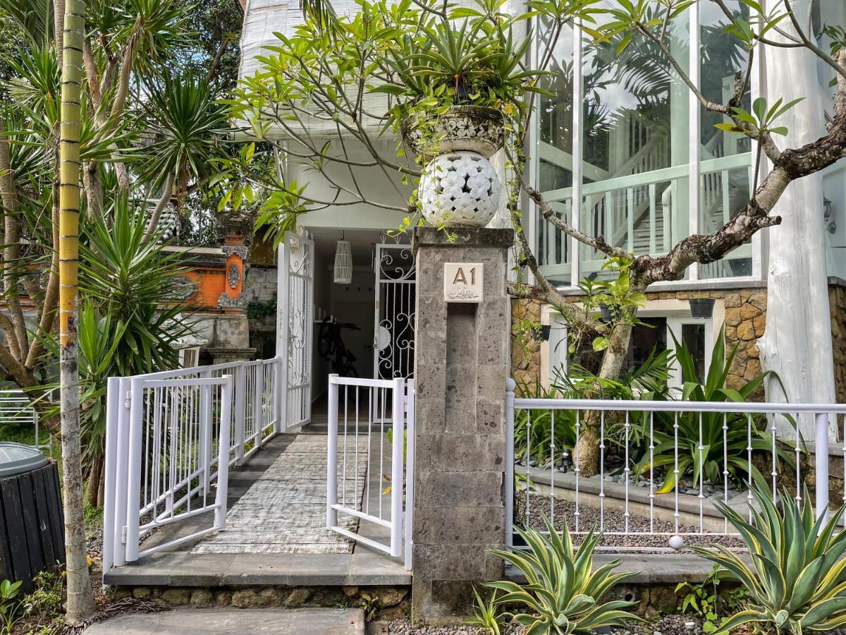 Villa Putih - Canggu beach house 150m Berawa beach Bagian luar foto