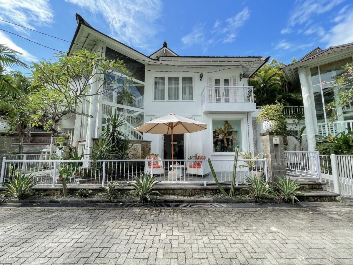 Villa Putih - Canggu beach house 150m Berawa beach Bagian luar foto