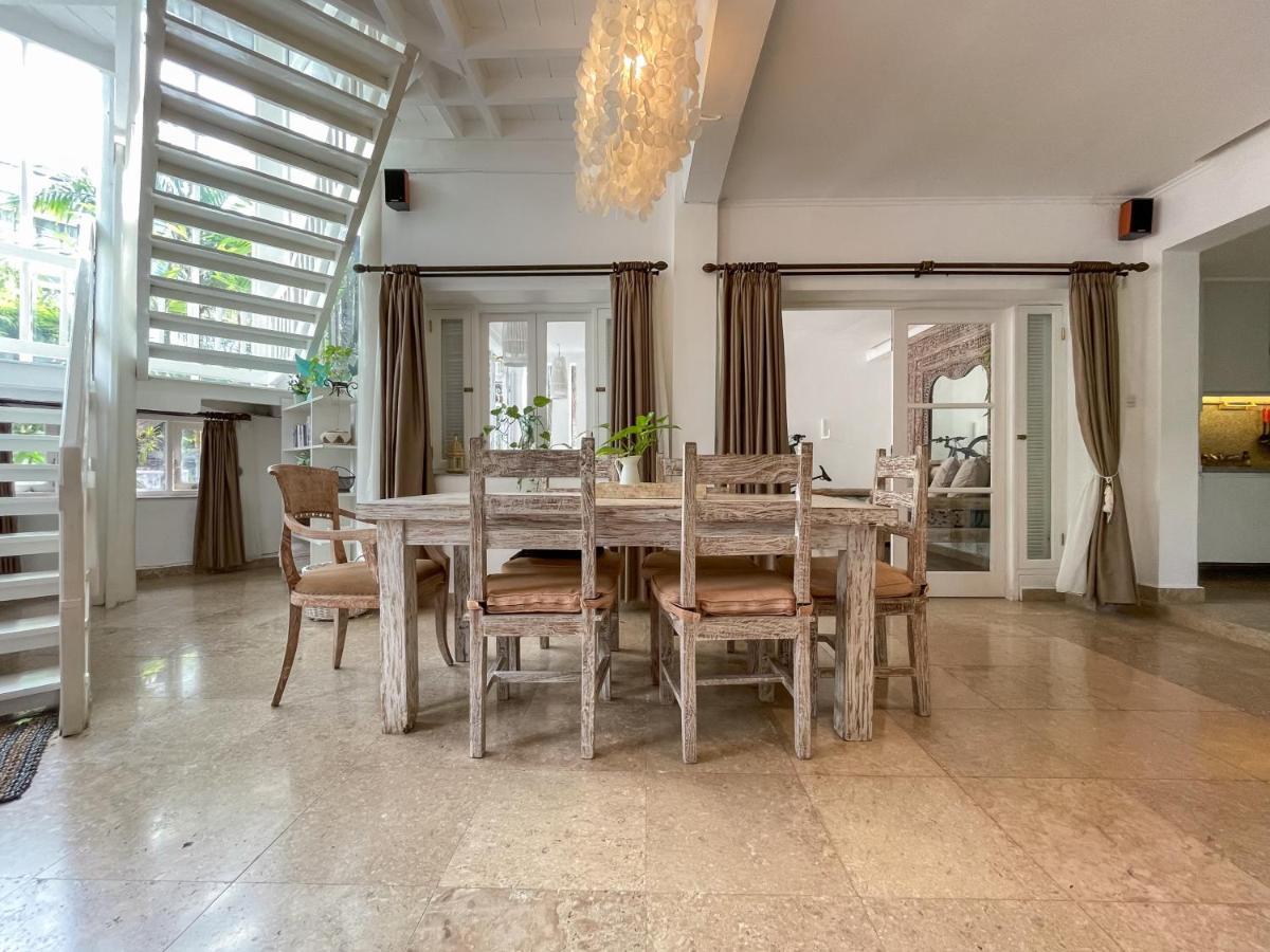 Villa Putih - Canggu beach house 150m Berawa beach Bagian luar foto