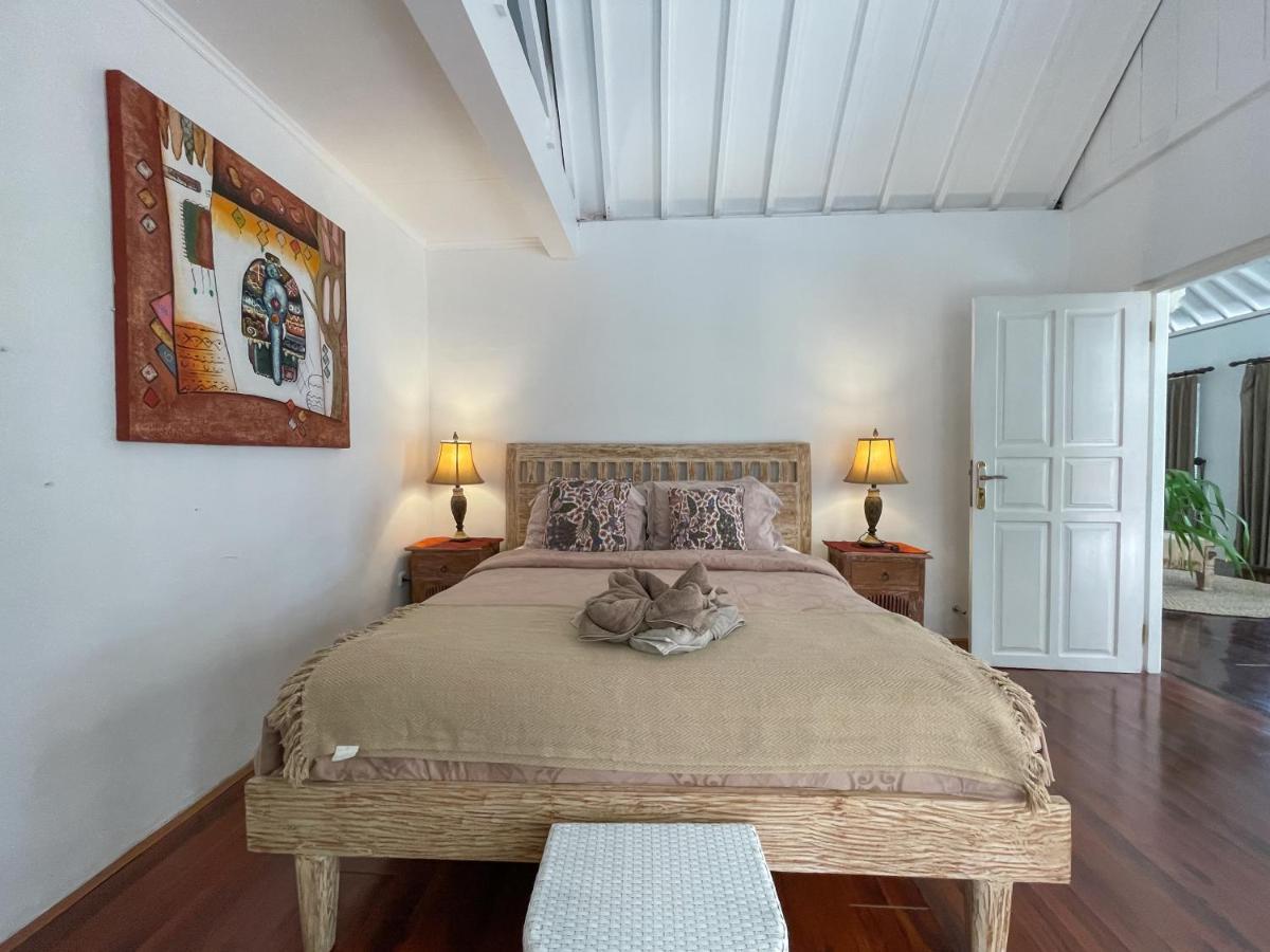 Villa Putih - Canggu beach house 150m Berawa beach Bagian luar foto