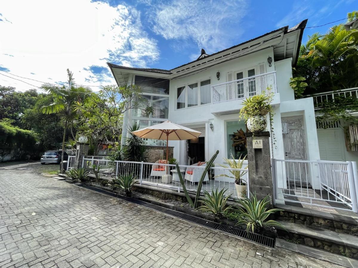 Villa Putih - Canggu beach house 150m Berawa beach Bagian luar foto