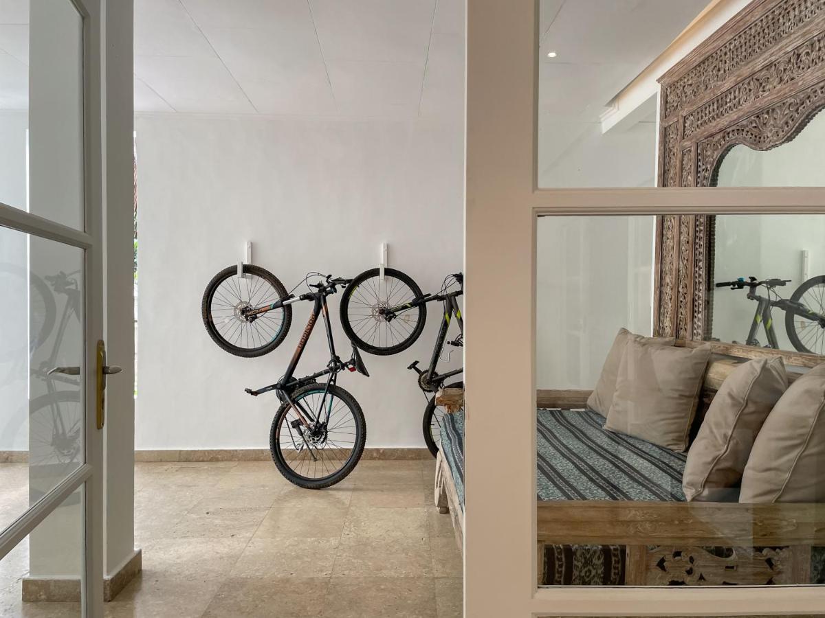Villa Putih - Canggu beach house 150m Berawa beach Bagian luar foto