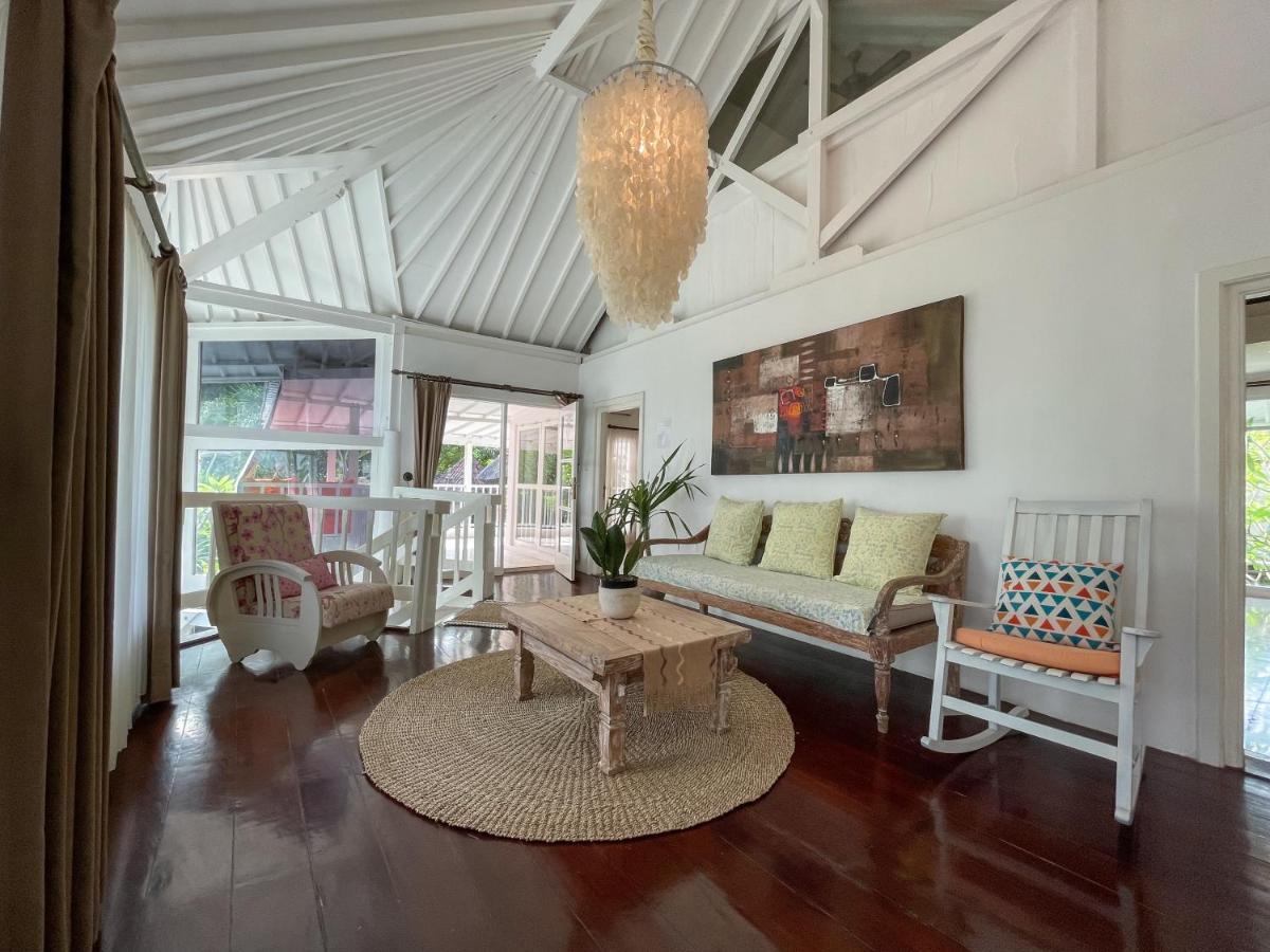 Villa Putih - Canggu beach house 150m Berawa beach Bagian luar foto